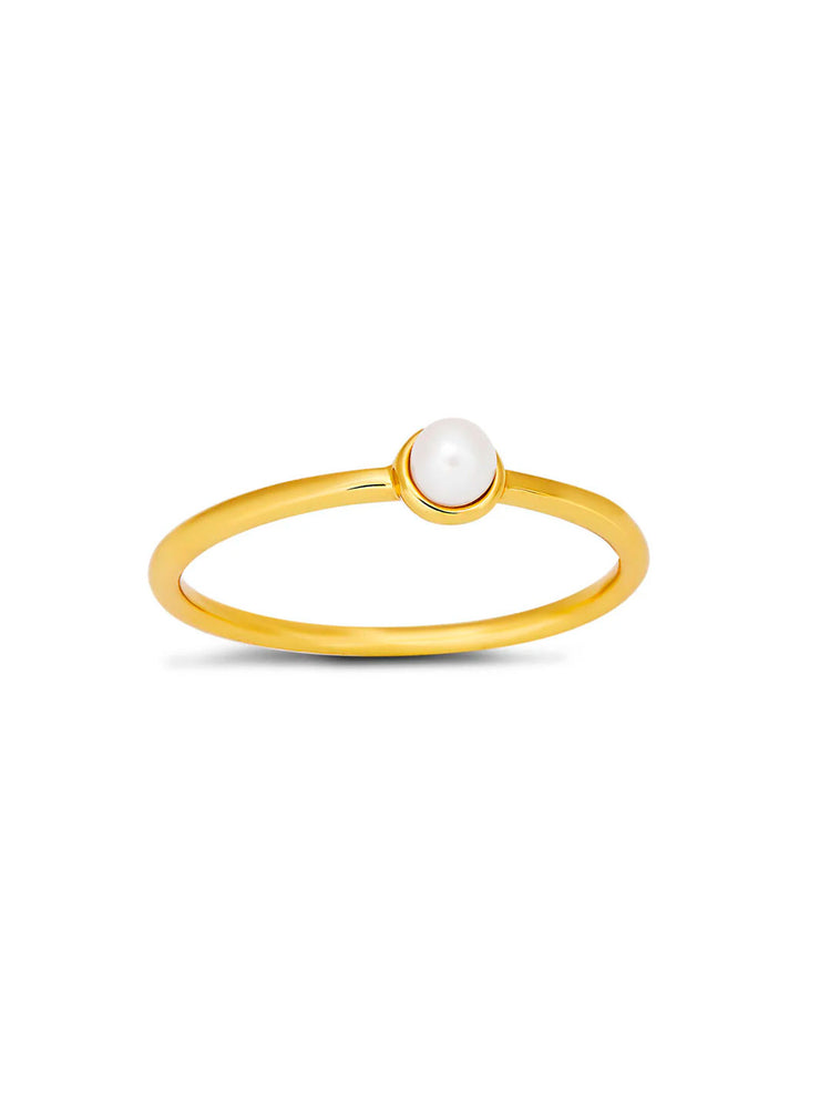 Delicate Pearl Ring Gold